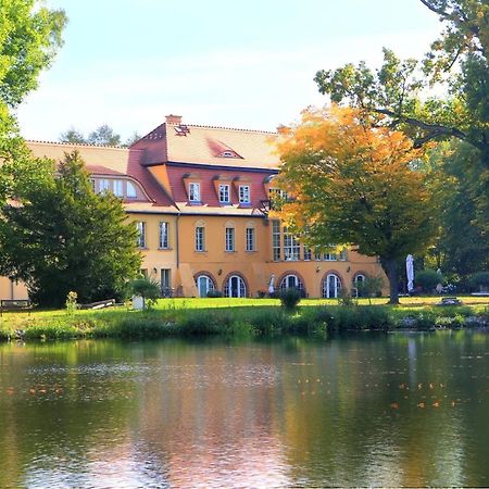 Schloss เซห์เดนิค ภายนอก รูปภาพ