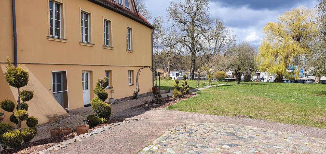 Schloss เซห์เดนิค ภายนอก รูปภาพ