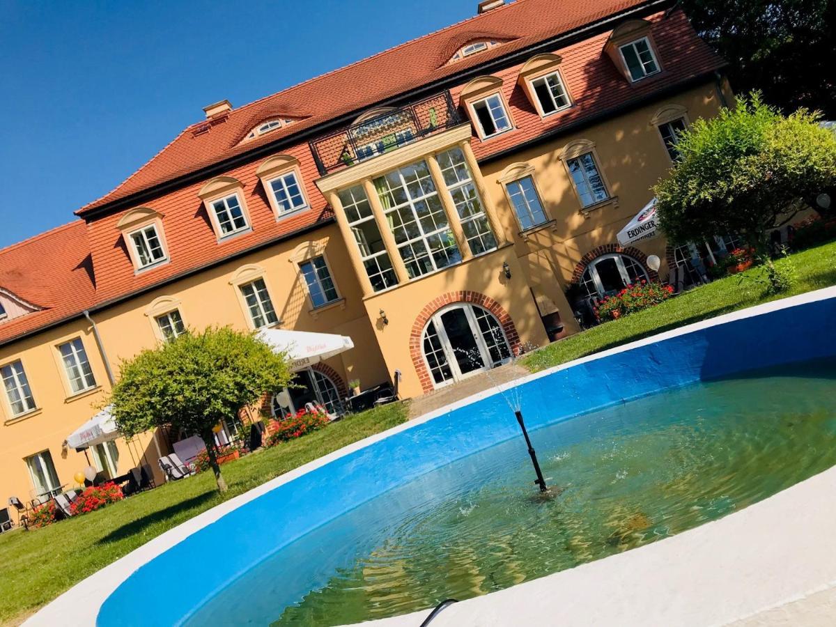 Schloss เซห์เดนิค ภายนอก รูปภาพ
