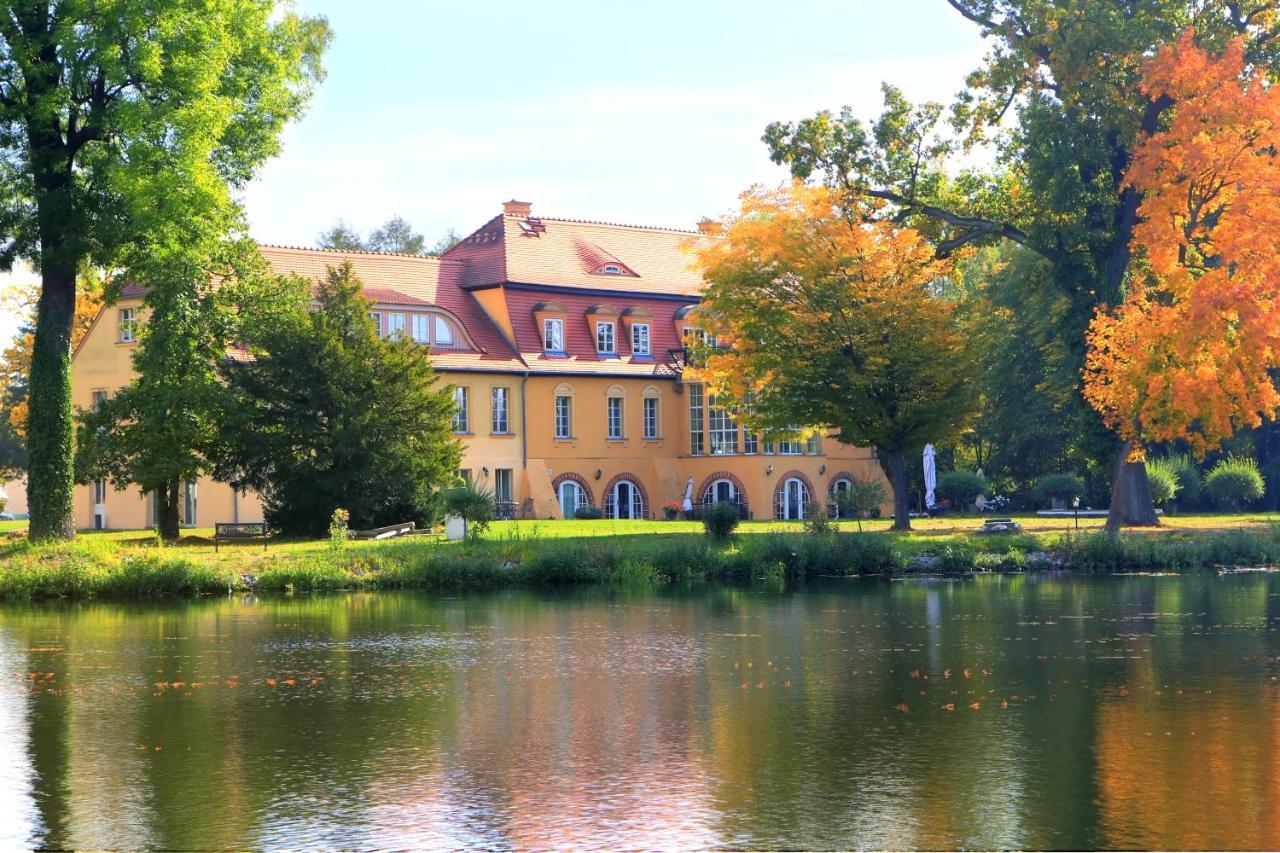 Schloss เซห์เดนิค ภายนอก รูปภาพ